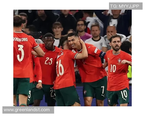 德国足球巨星与C罗激战，巅峰对决演绎足球传奇与荣耀