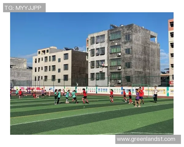 白色足球袜球星闪耀绿茵场尽显激情风采引领时尚运动潮流