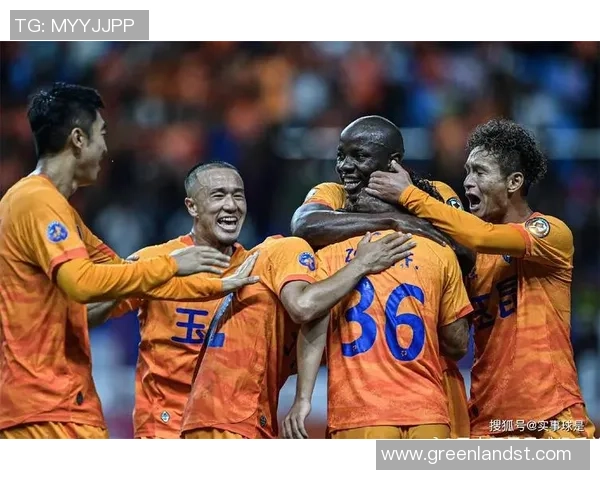 足坛巨星与篮球传奇同辉燃动绿茵赛场与硬木战场激情争锋