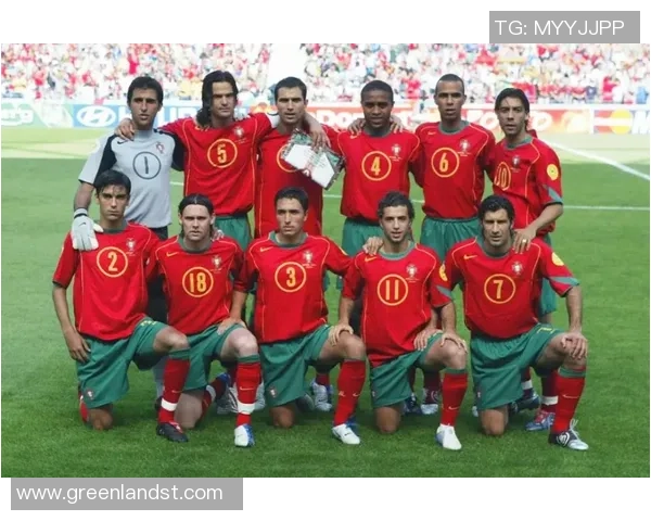 足球球星最新时尚穿搭展示，领略足坛巨星个性与潮流风采